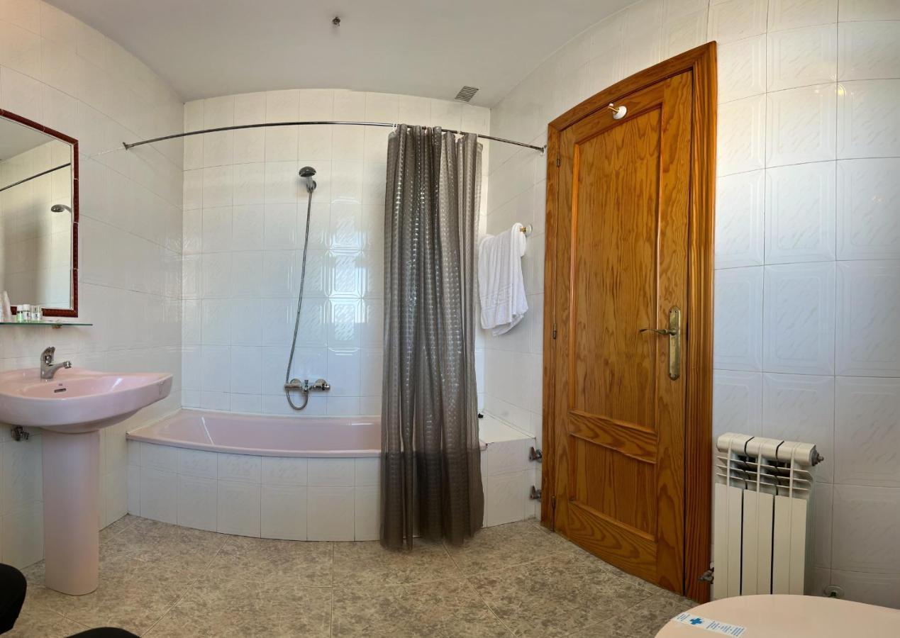 Hospedium Hotel Twist Torredonjimeno Екстер'єр фото